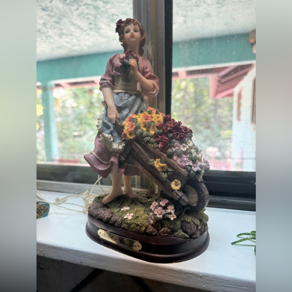 Montefiori Collection Figurine